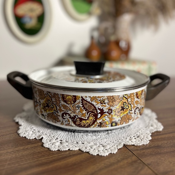 Vintage 70s Dutch Oven - Floral Enamel Cookware - Picture 2 of 12